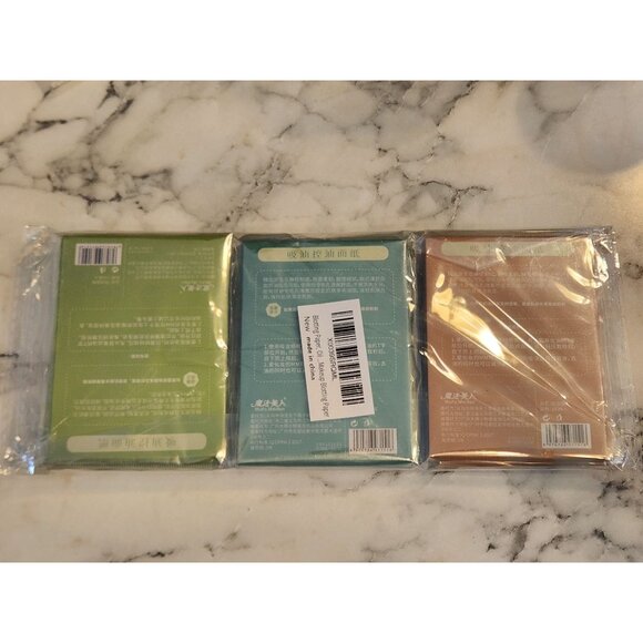 Oil Absorbing Makeup Blotting Papers Set - Picture 2 of 3